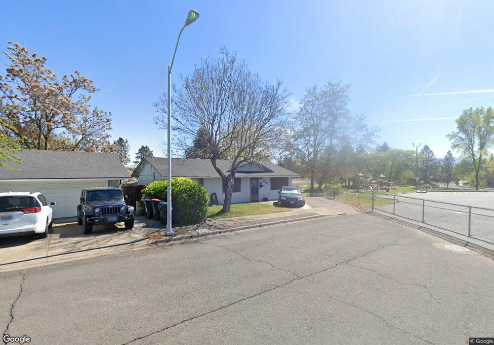 630 Hermosa Dr, Central Point, OR 97502 - photo 1