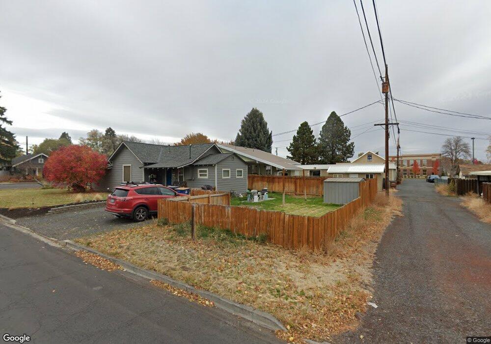 546 SW 10th St, Redmond, OR 97756 - photo 1