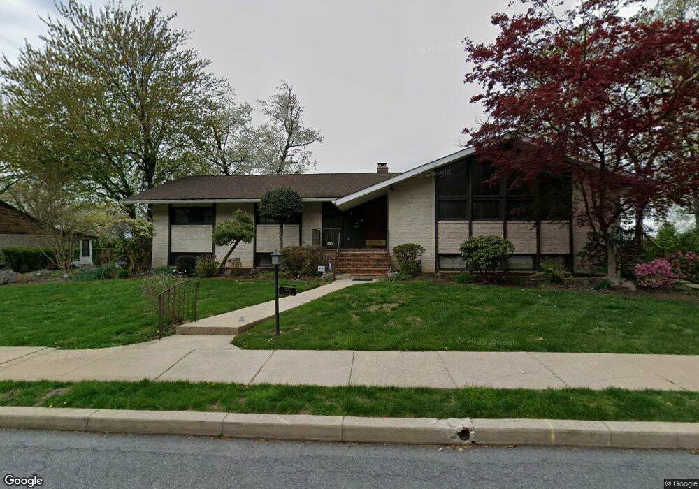 1720 Lorraine Rd, Reading, PA 19604 - photo 1