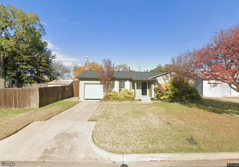 116 Reaves Ln, Hurst, TX 76053 - photo 1