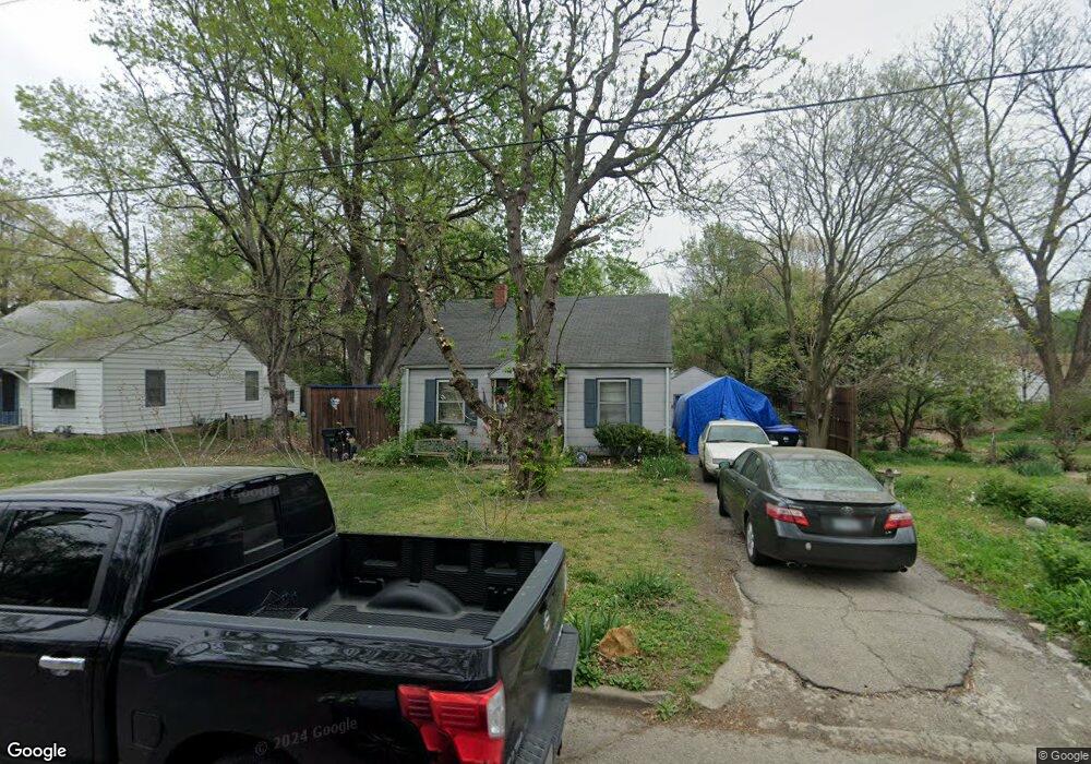 1104 SW Cambridge Ave, Topeka, KS 66604 - photo 1
