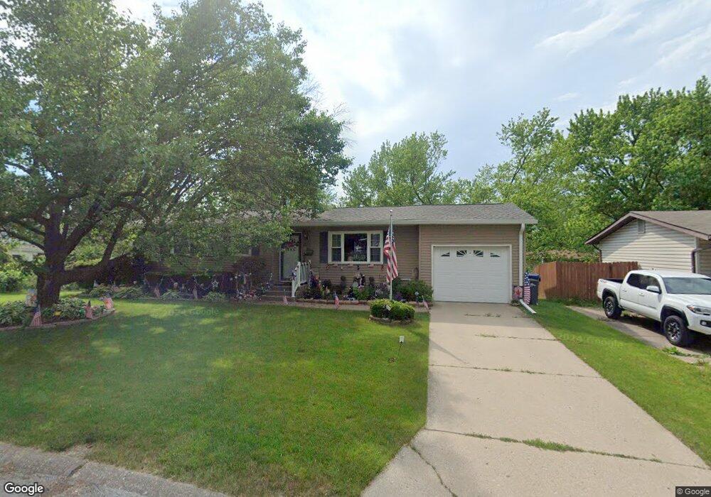 18 Parklane Cir, Bettendorf, IA 52722 - photo 1