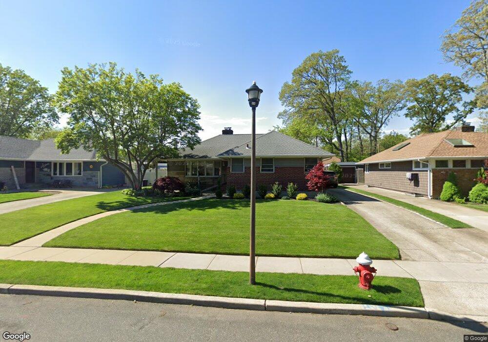 537 Mohawk Rd, West Hempstead, NY 11552 - photo 1