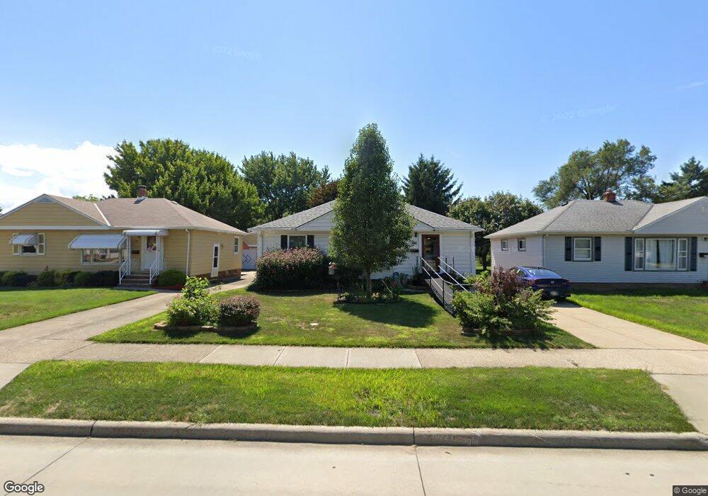 1676 Ridgeview Dr, Wickliffe, OH 44092 - photo 1