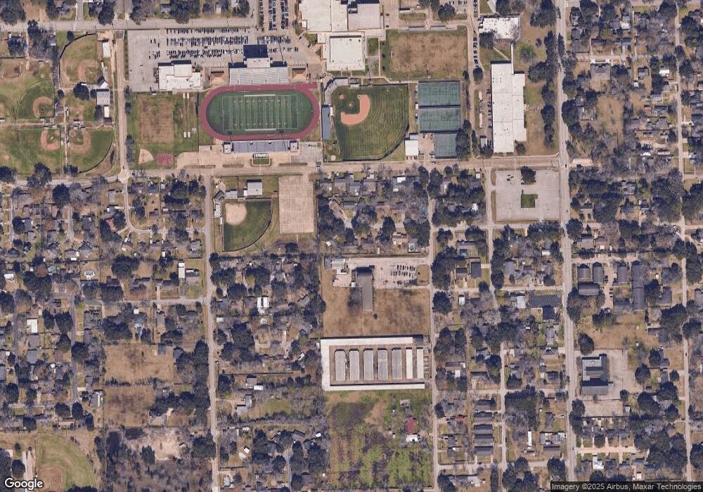 1009 Cedar Lawn Dr, Alvin, TX 77511 - photo 1