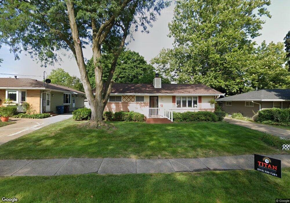 4302 42nd St, Des Moines, IA 50310 - photo 1