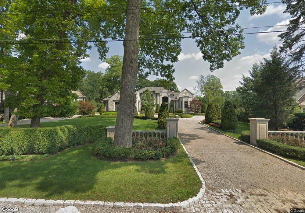 270 Lowell Ct, Bloomfield Hills, MI 48304 - photo 1