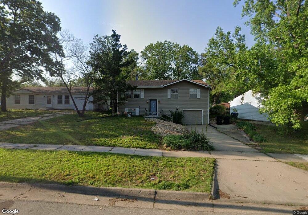 1110 SE 36th Terrace, Topeka, KS 66605 - photo 1