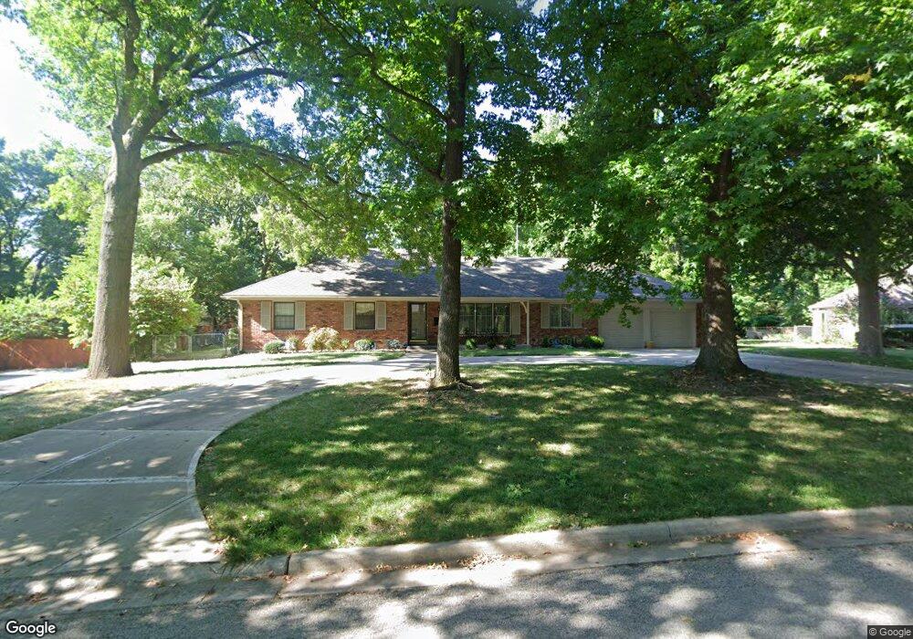 6325 Robinhood Dr, Shawnee, KS 66203 - photo 1