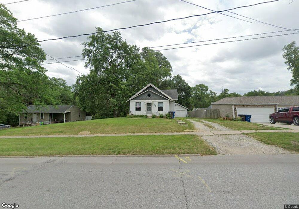 617 E Watrous Ave, Des Moines, IA 50315 - photo 1