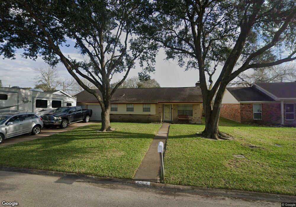 402 Cambridge St, Alvin, TX 77511 - photo 1