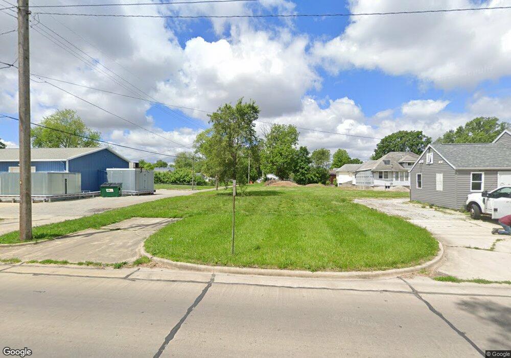 613 N 6th St, Mattoon, IL 61938 - photo 1