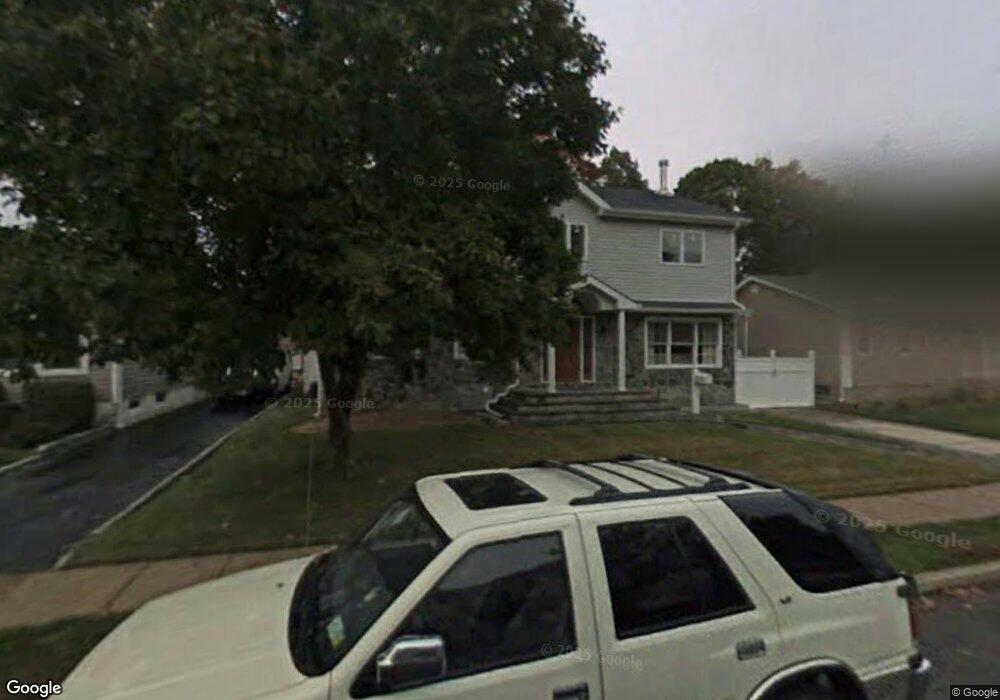 672 Carlyle Ave, Franklin Square, NY 11010 - photo 1