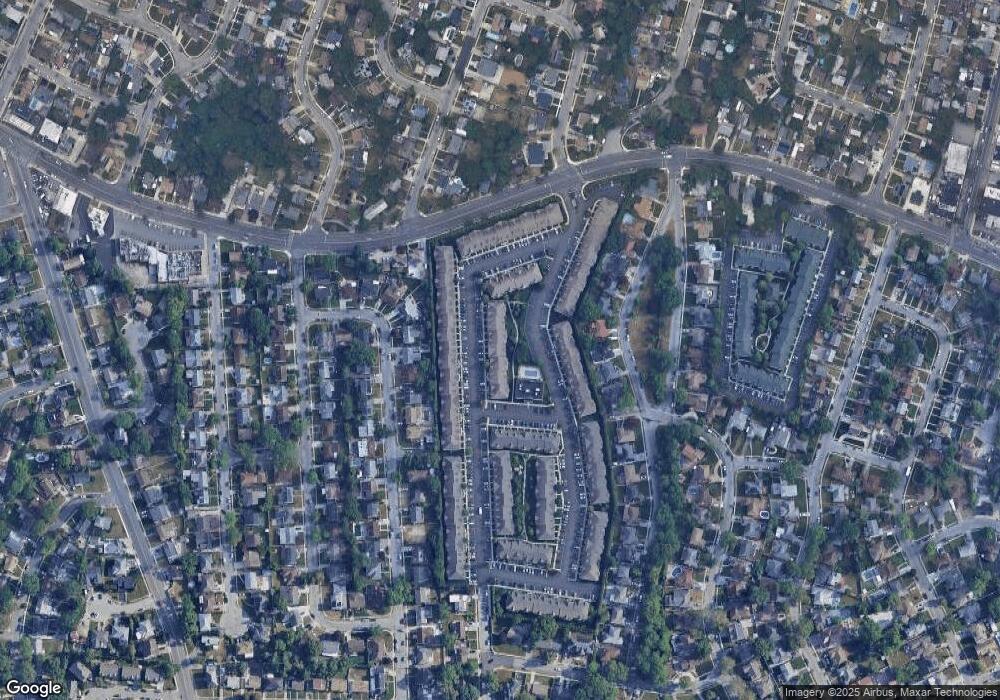 1216 Willow Ln unit Upper, Valley Stream, NY 11580 - photo 1