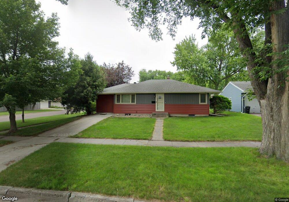 229 23rd Ave N, Fargo, ND 58102 - photo 1