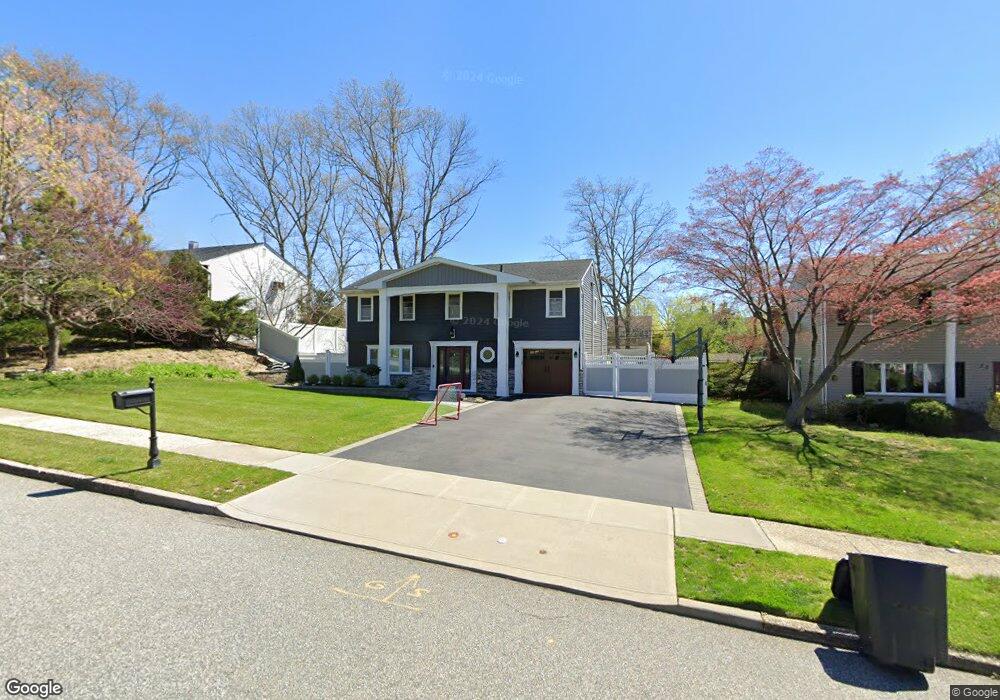22 Wesleyan Rd, ComMacK, NY 11725 - photo 1