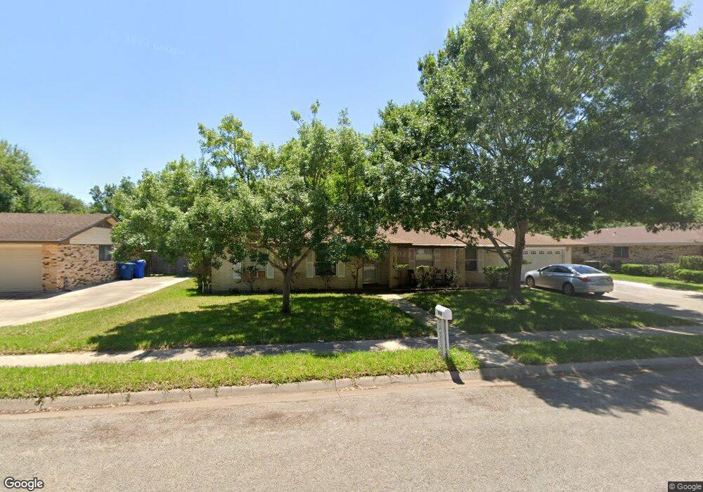 1006 Newhall St, Beeville, TX 78102 - photo 1