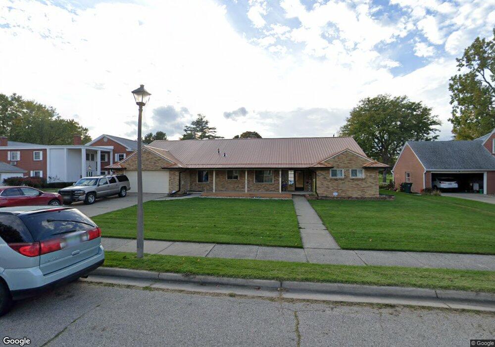 1718 Wellington Rd, Lansing, MI 48910 - photo 1