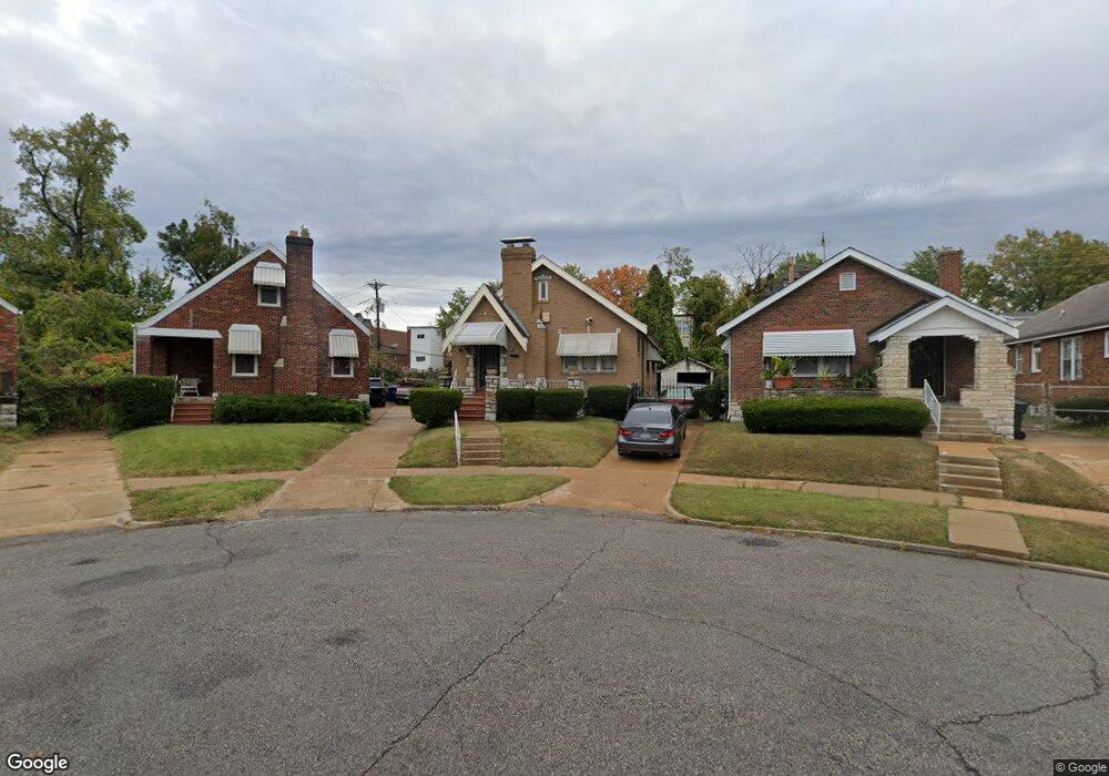 4737 Bessie Ct, Saint Louis, MO 63115 - photo 1