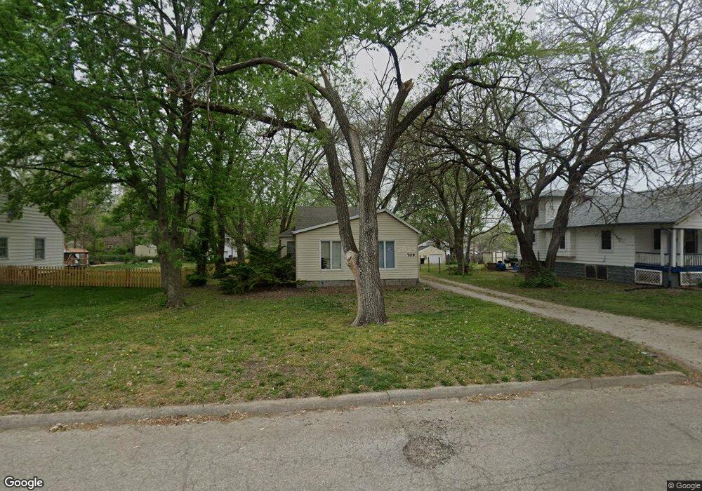 709 SW Watson Ave, Topeka, KS 66606 - photo 1