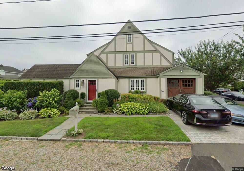 40 Edgewater Dr, Old Greenwich, CT 06870 - photo 1