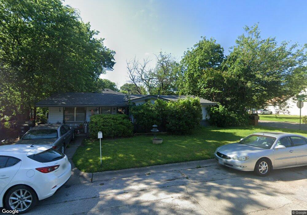 911 W Lone Star Ave, Cleburne, TX 76033 - photo 1