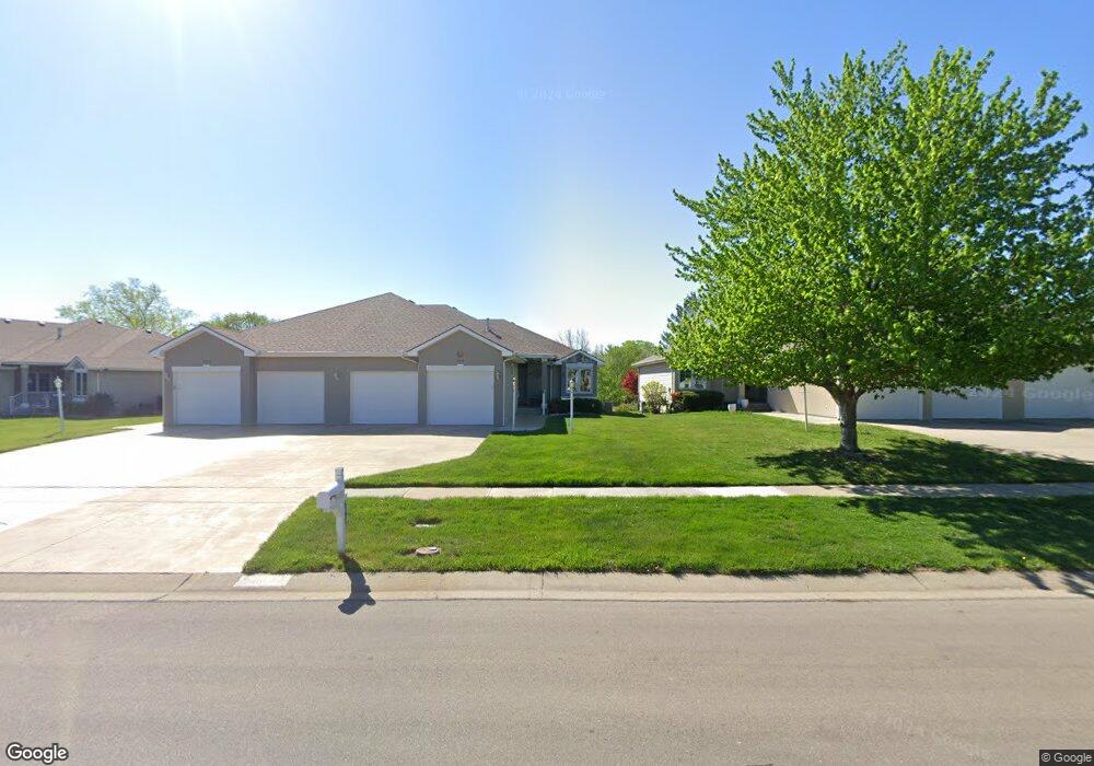 2414 SW Golf View Dr, Topeka, KS 66614 - photo 1