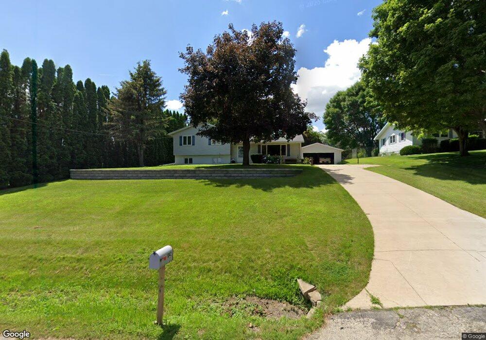 1042 19th St NW, Cedar Rapids, IA 52405 - photo 1
