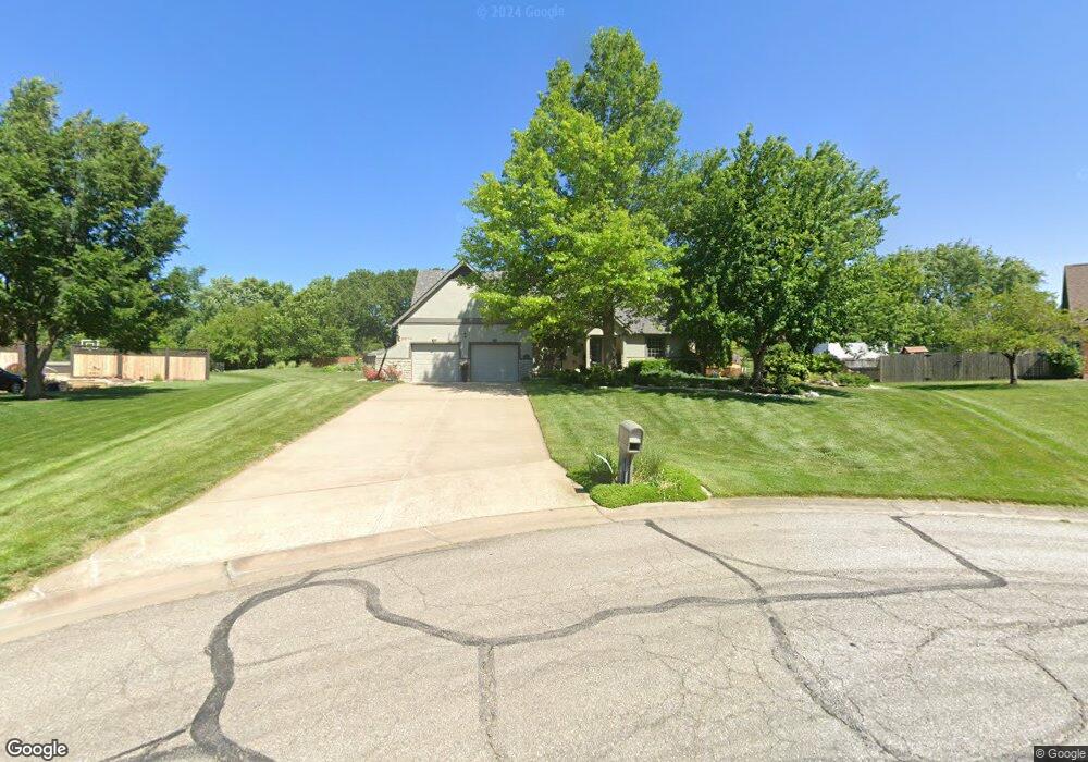 7159 SW Robins Dr, Topeka, KS 66610 - photo 1