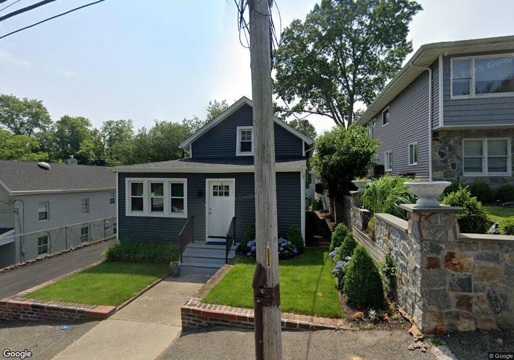 14 Maple St unit A, Glenwood Landing, NY 11547 - photo 1