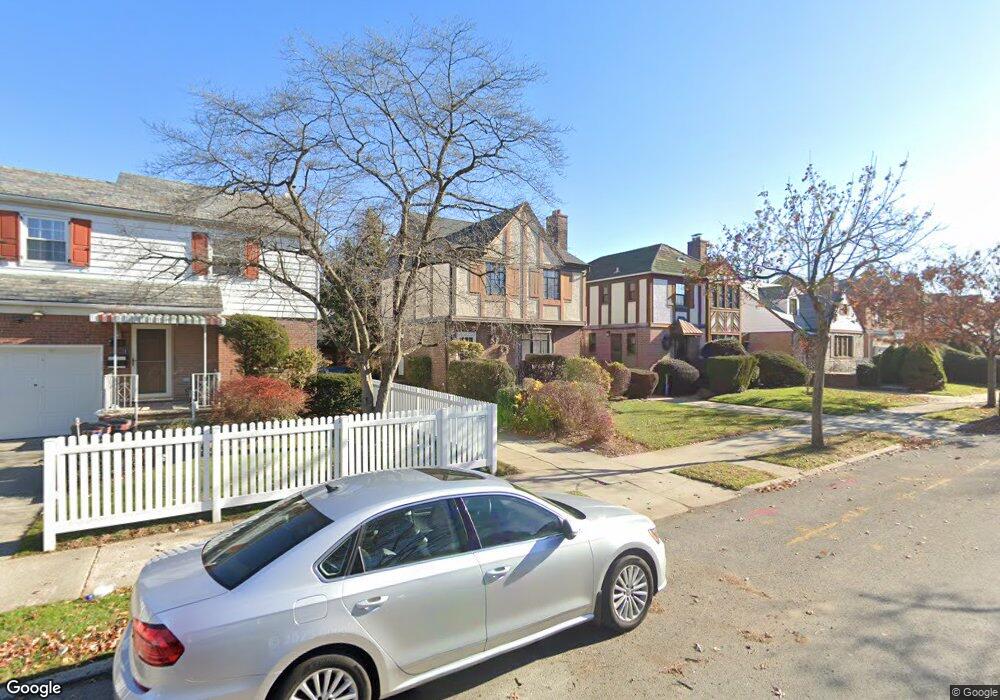 7335 192nd St, Fresh Meadows, NY 11366 - photo 1