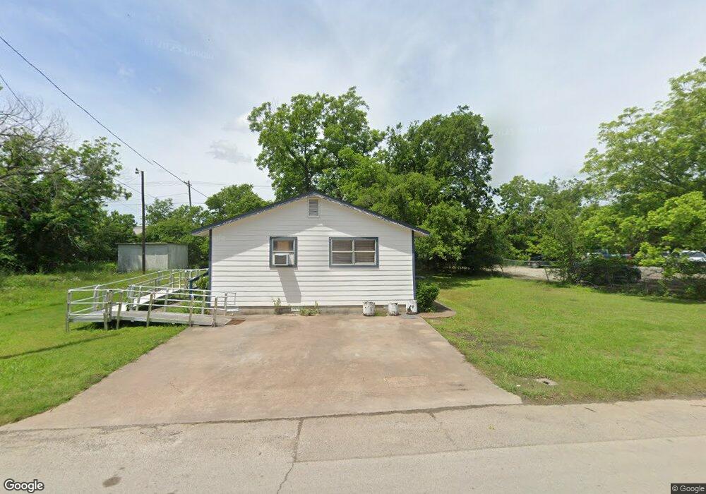 1421 N Brazos Ave, Cleburne, TX 76031 - photo 1