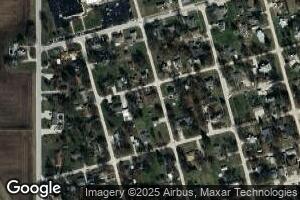 421 N Vine St, Windsor, IL 61957