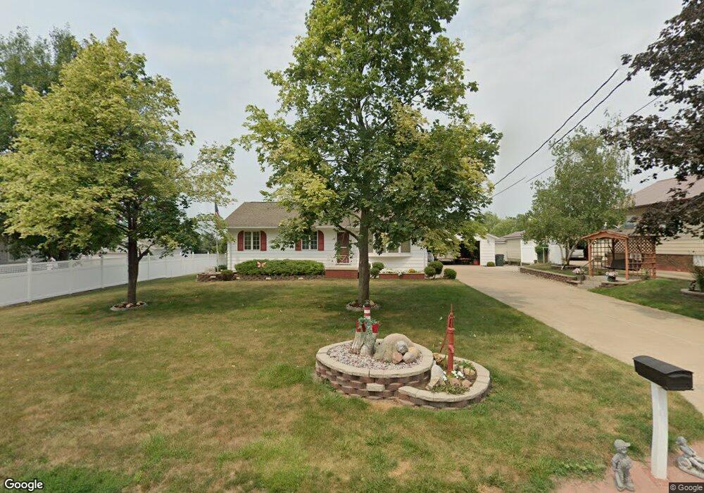 288 28th Ave SW, Cedar Rapids, IA 52404 - photo 1