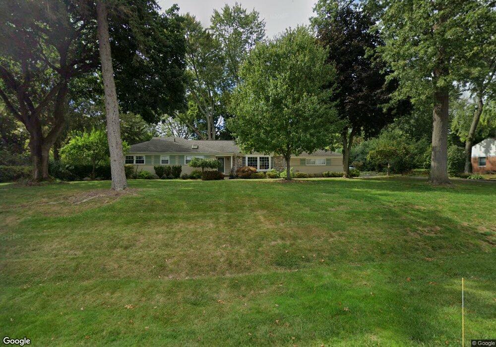 5922 Miller Way E, Bloomfield Hills, MI 48301 - photo 1