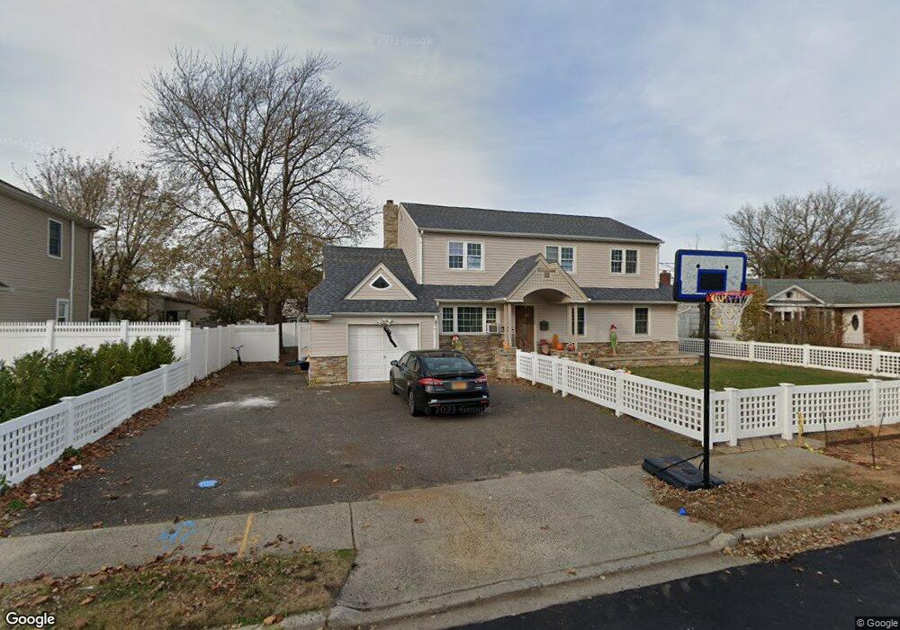 36 E Neptune Ave, Lindenhurst, NY 11757 - photo 1