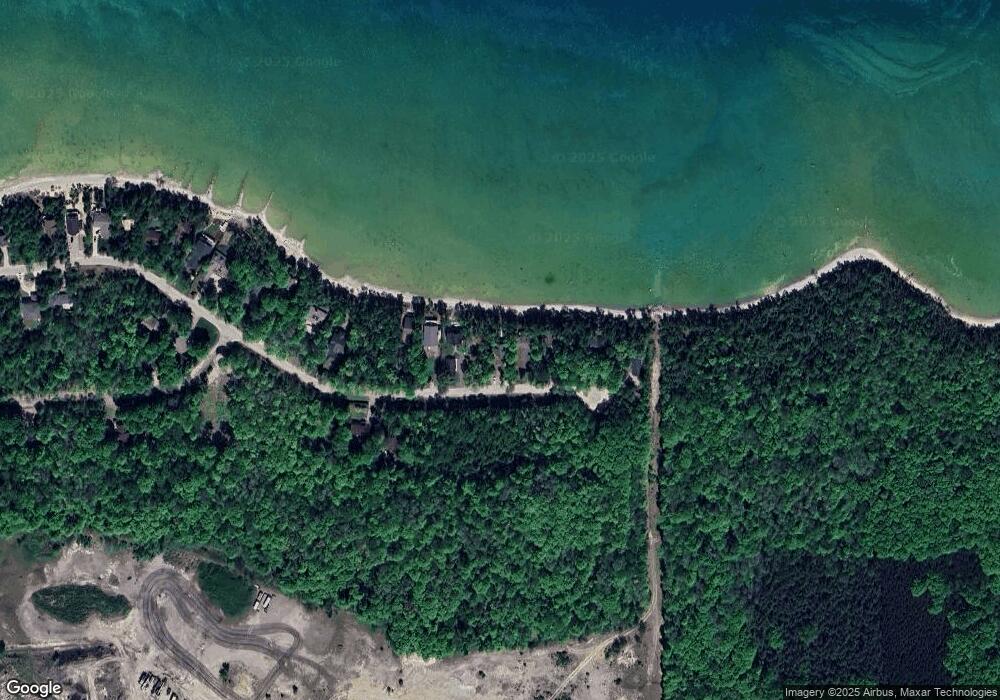 6105 9 Mile Pointe Dr, Charlevoix, MI 49720 - photo 1