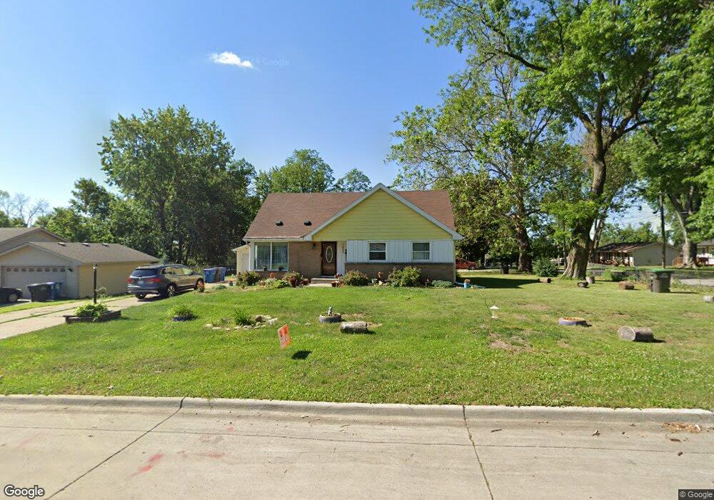 1201 E Leach Ave, Des Moines, IA 50315 - photo 1