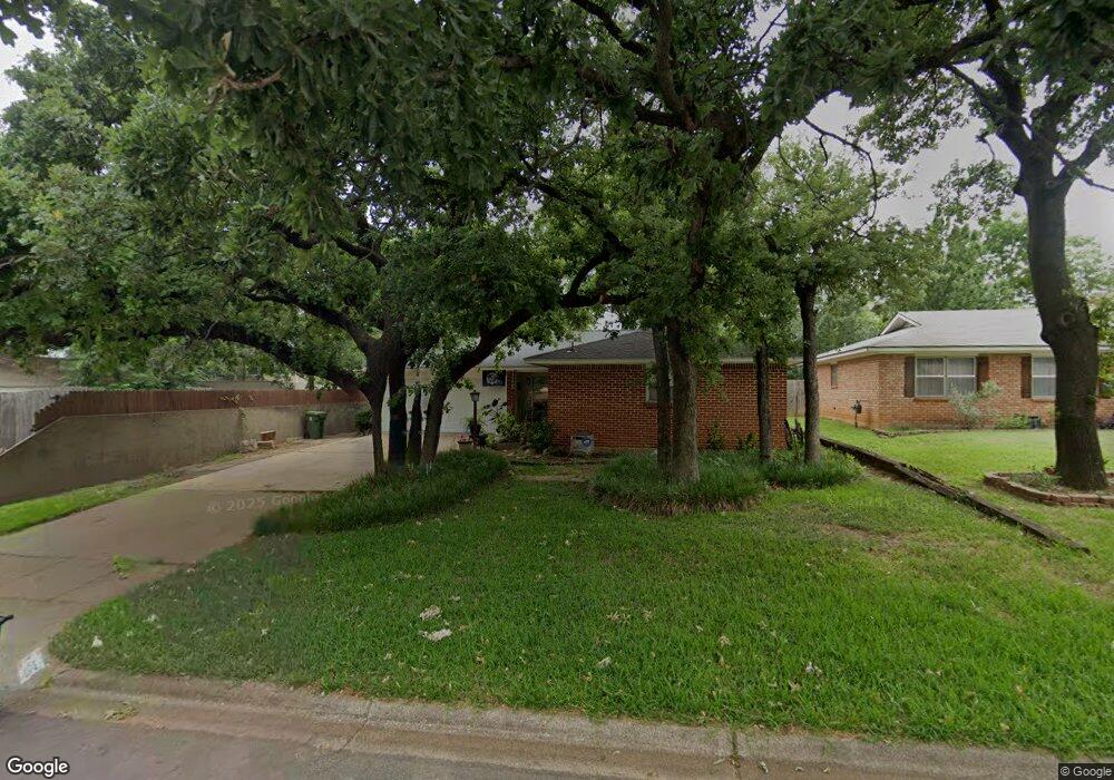 605 Oak Dr, Hurst, TX 76053 - photo 1