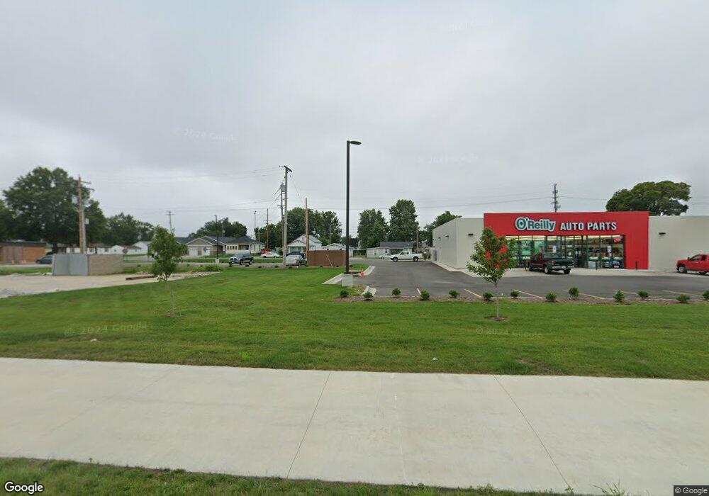 1007 W Fayette Ave, Effingham, IL 62401 - photo 1