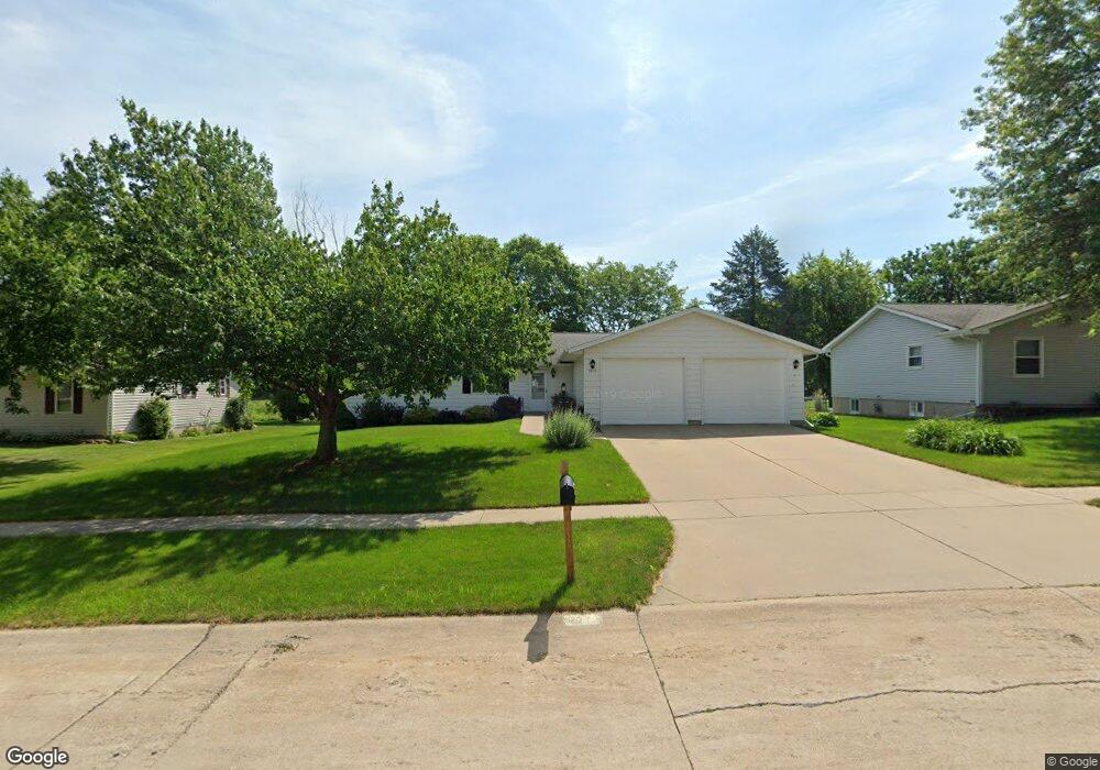 1911 Balsam Dr SW, Cedar Rapids, IA 52404 - photo 1