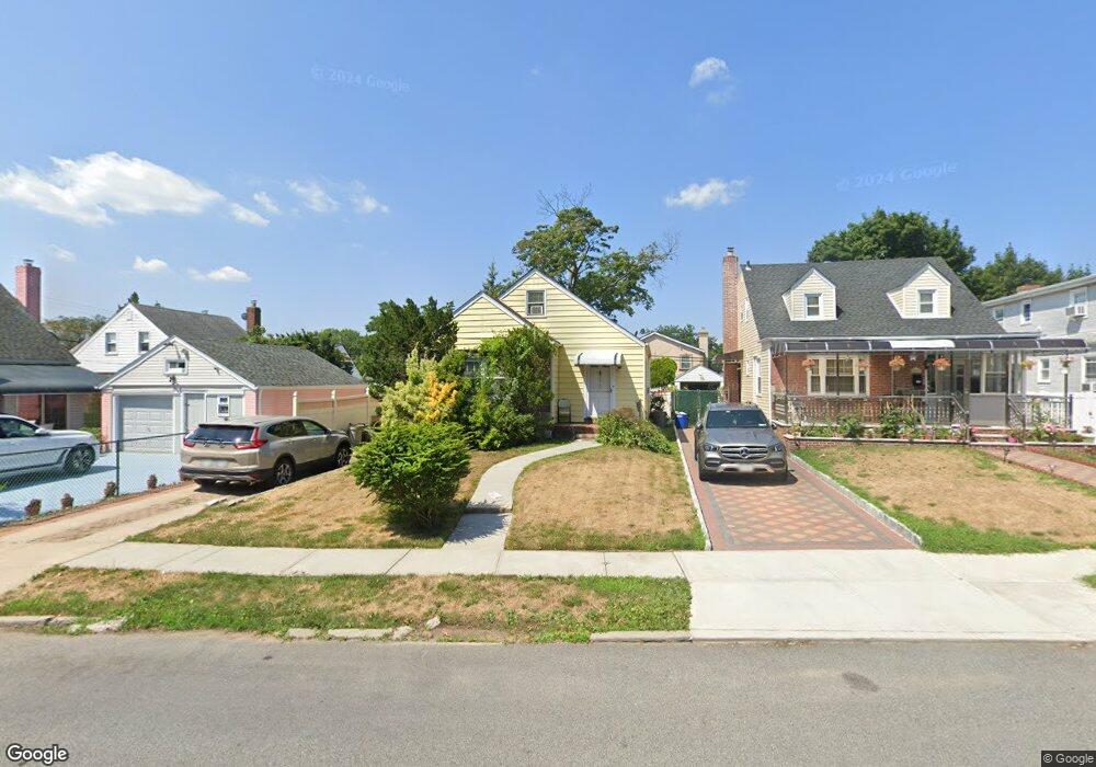 8536 248th St, Bellerose, NY 11426 - photo 1