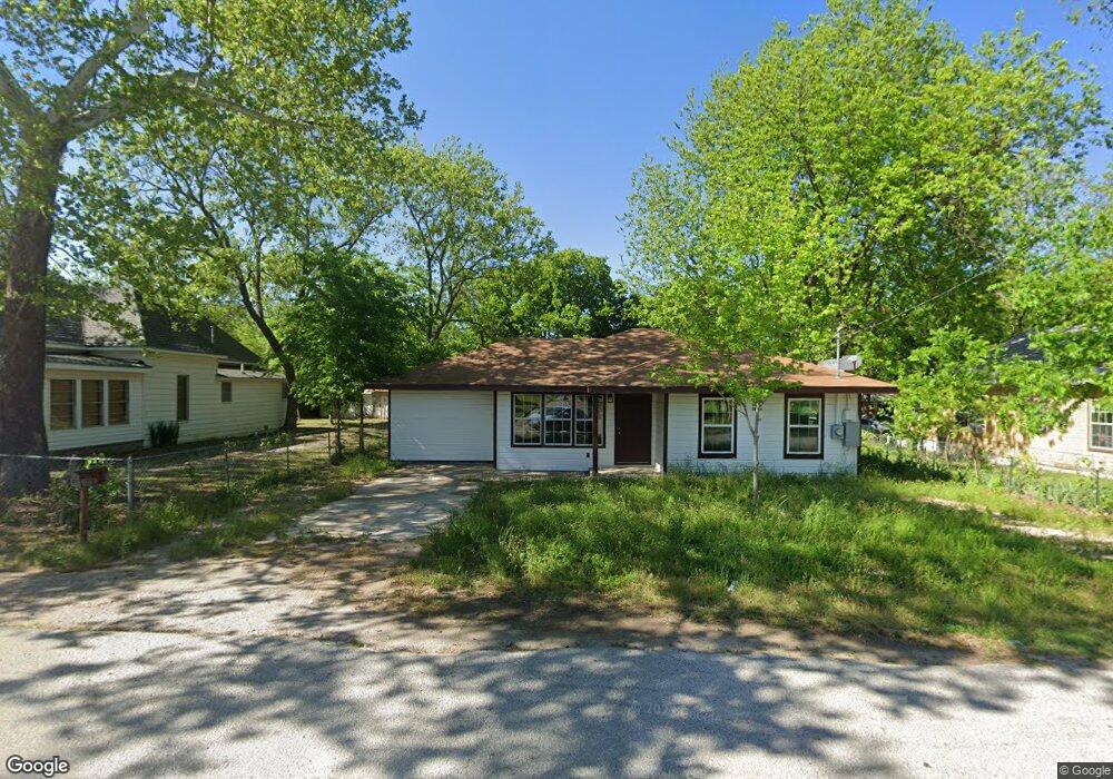 703 Mccubbin St, Gainesville, TX 76240 - photo 1