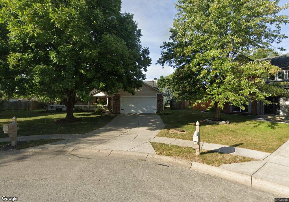 9866 Cranberry Cir, Fishers, IN 46038 - photo 1