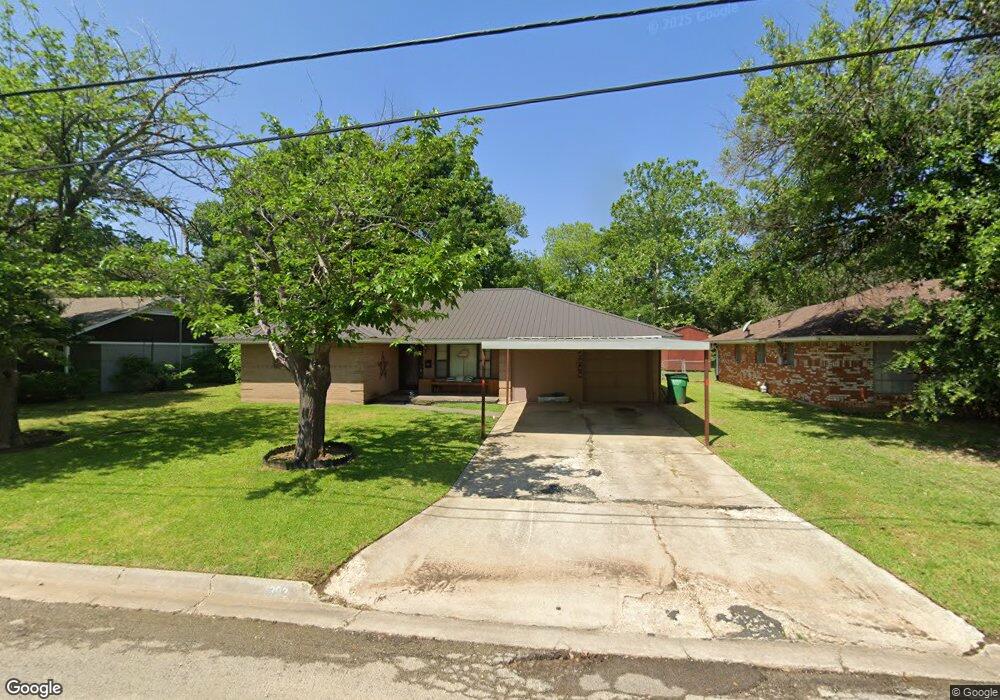 1303 Elmwood St, Gainesville, TX 76240 - photo 1