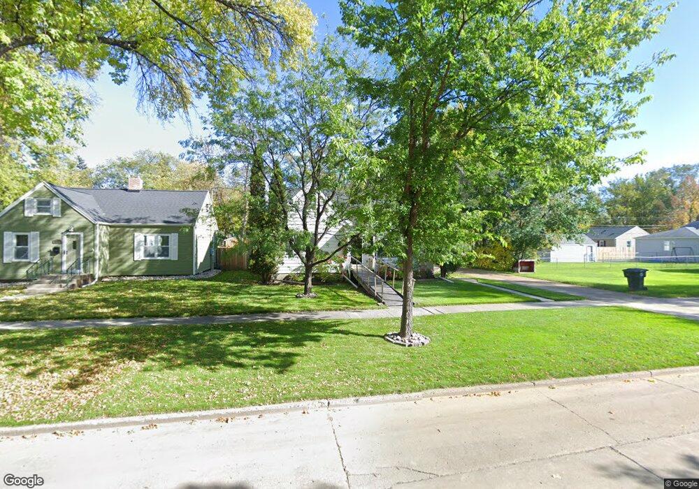 1217 Oak St, Grand Forks, ND 58201 - photo 1