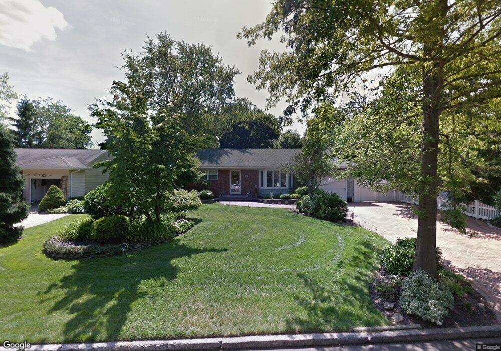 24 Carldon Rd, ComMacK, NY 11725 - photo 1