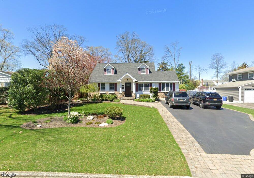 10 Apple Ln, ComMacK, NY 11725 - photo 1