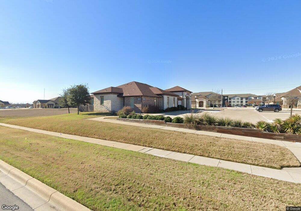 1004 S Carrier Pkwy, Grand Prairie, TX 75051 - photo 1