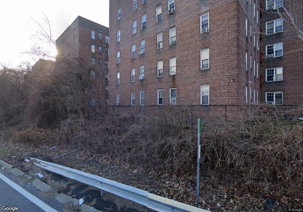 Fleetwood Park Cooperative unit A32, Bronxville, NY 10708 - photo 1